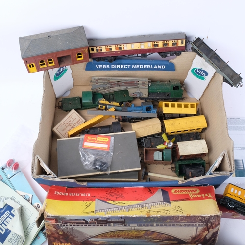 626 - A quantity of various Vintage model railway items, including various locomotives, carriages and acce... 