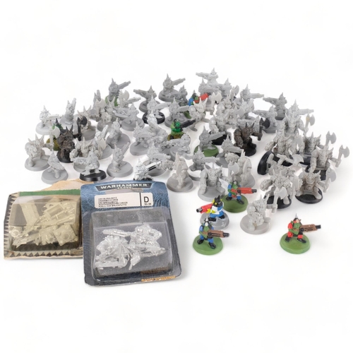 641 - WARHAMMER - a collection of plastic Warhammer 40,000 figures, including 20 Orks, and 40 Gretchin