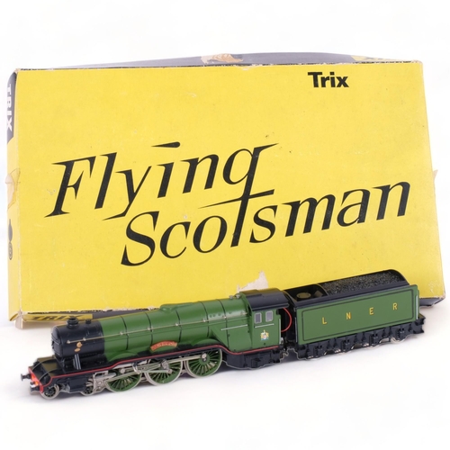 644 - A Trix Flying Scotsman locomotive with tender, in original box, ref. 1181