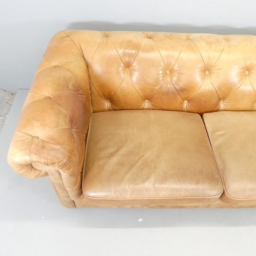 2664 - A modern button-back leather upholstered Chesterfield style sofa. Overall 200x72x104cm, seat 150x42x... 