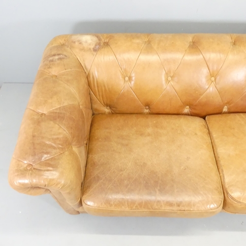 2665 - A modern button-back leather upholstered Chesterfield style sofa. Overall 200x72x104cm, seat 150x42x... 