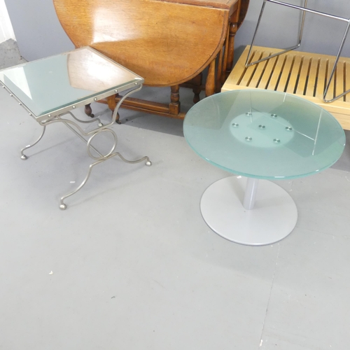 2686 - A contemporary frosted glass coffee table with steel pedestal base. 60x45cm, a Hollywood Regency des... 