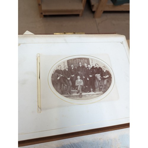 88 - A Victorian velvet covered photograph album, containing a collection of carte de visite and cabinet ... 