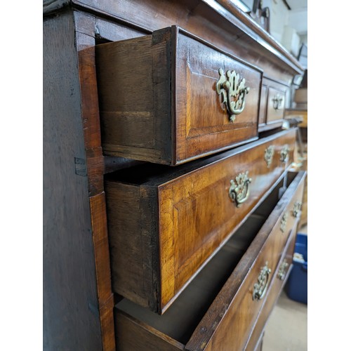 2135 - A George III crossbanded Walnut two-section chest-on-chest of three short and six long drawers. 108x... 