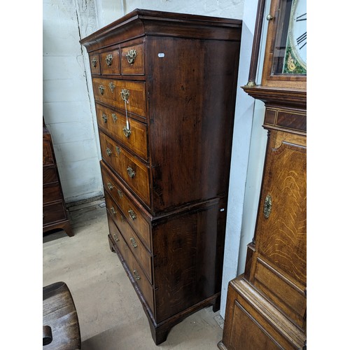 2135 - A George III crossbanded Walnut two-section chest-on-chest of three short and six long drawers. 108x... 