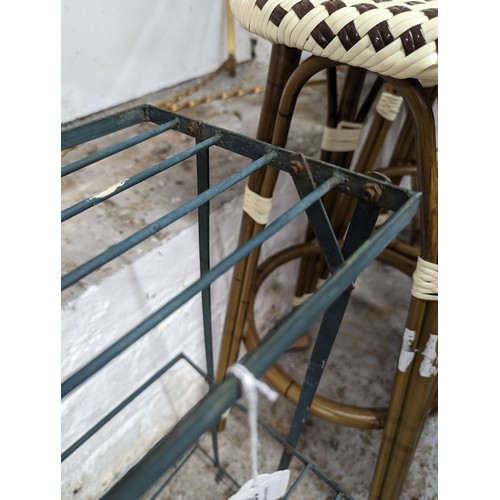 2598 - A painted metal three-tier plant stand. 101x75x61cm