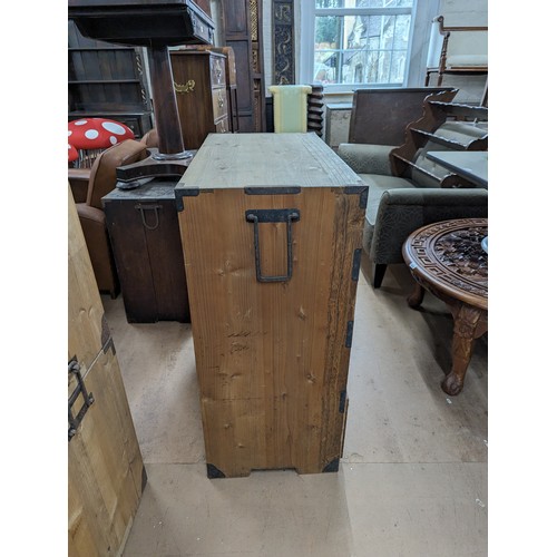 2226 - A Japanese kiriwood Tansu chest of four long and two short drawers. 85x94x43cm.