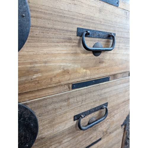 2226 - A Japanese kiriwood Tansu chest of four long and two short drawers. 85x94x43cm.