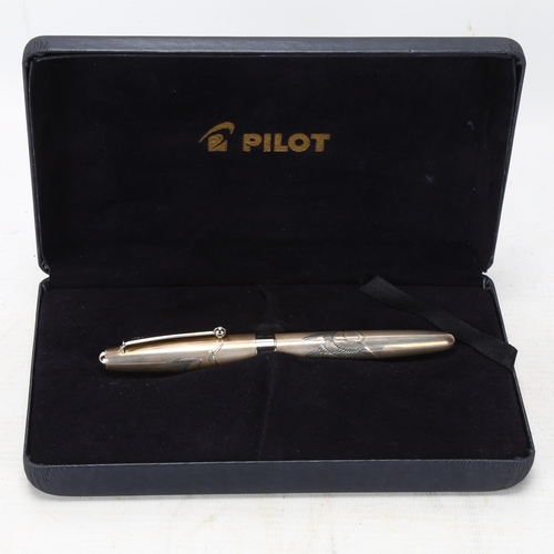 109 - A Pilot, Japan, fountain pen, with sterling silver cap and barrel, engraved with cranes, 14ct gold (... 