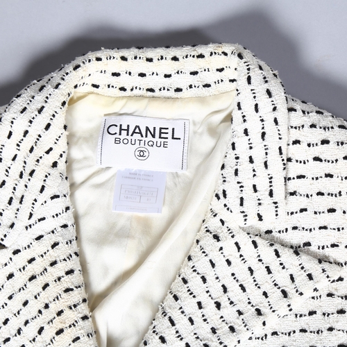 112 - A 1990s' Chanel Boutique ladies cotton and wool jacket, size 40/12, weighted chain hem, logo lining ... 