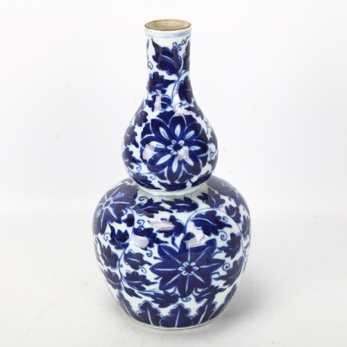 229 - A Chinese blue amd white gourd vase with 4 character mark to base, height 20cm