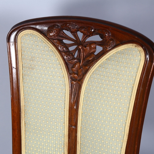 257 - A pair of French Art Nouveau walnut salon chairs, in the manner of Louis Majorelle, with relief carv... 