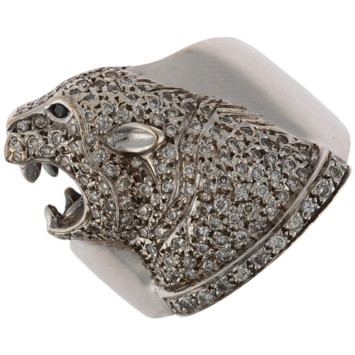 1139 - A large 18ct white gold diamond panther head ring, pave set with round brilliant-cut diamonds, setti... 