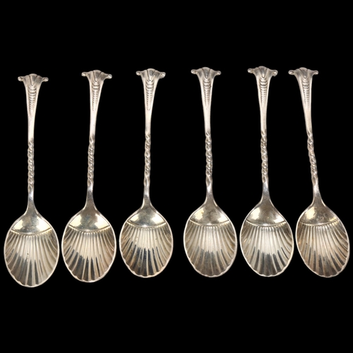 1678 - A set of 6 Edwardian silver shell teaspoons, William Hutton & Sons Ltd, London 1905, 11cm, 2.2oz tot... 