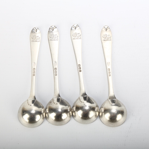 1682 - A set of 4 George V silver Old English pattern condiment mustard spoons, Goldsmiths & Silversmiths C... 