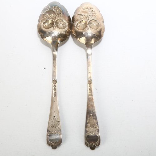 1699 - A pair of Victorian silver berry spoons, John Kilpatrick, London 1867, 22.5cm, 4.4oz