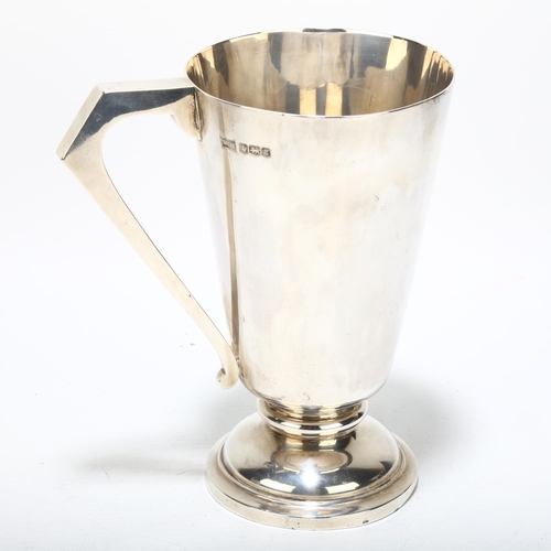 1712 - An Art Deco George V silver 1-handled trophy cup, Walker & Hall, Sheffield 1924, tapered cylindrical... 