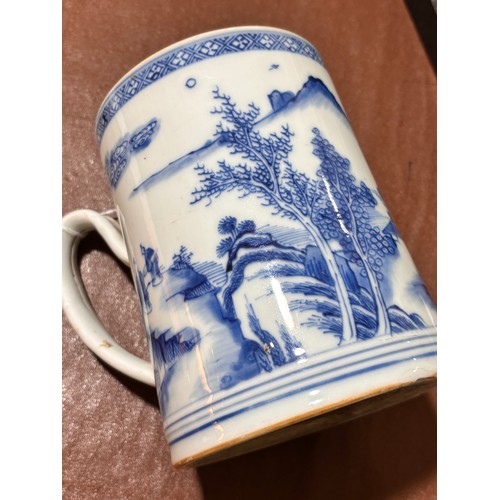 186 - A large Chinese 18th century blue and white porcelain mug, with hand painted decoration, height 15cm