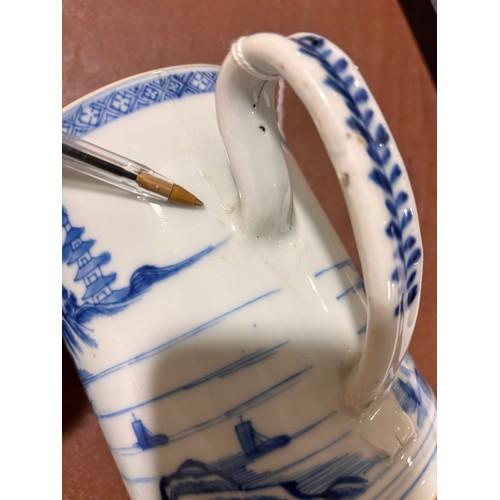 186 - A large Chinese 18th century blue and white porcelain mug, with hand painted decoration, height 15cm