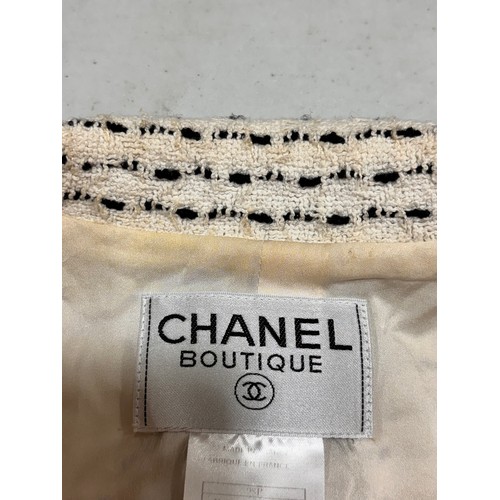 112 - A 1990s' Chanel Boutique ladies cotton and wool jacket, size 40/12, weighted chain hem, logo lining ... 