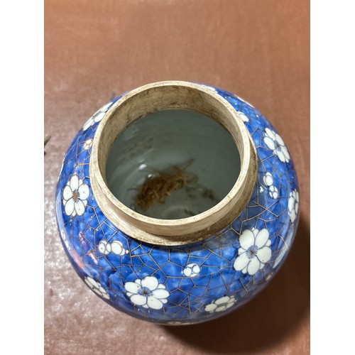 233 - Pair of Chinese blue and white porcelain jars and covers, with gilded decoration, height 25cm