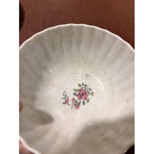 185 - A group of Chinese porcelain items