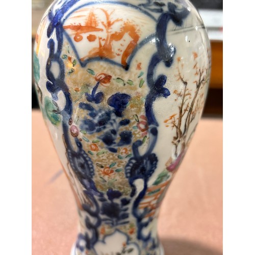 185 - A group of Chinese porcelain items