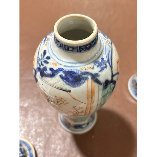 185 - A group of Chinese porcelain items