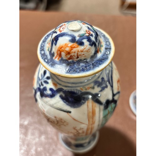 185 - A group of Chinese porcelain items