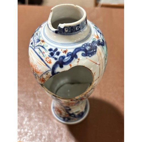 185 - A group of Chinese porcelain items