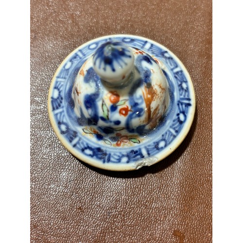 185 - A group of Chinese porcelain items