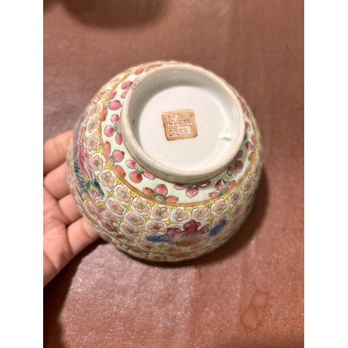 185 - A group of Chinese porcelain items