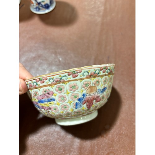 185 - A group of Chinese porcelain items