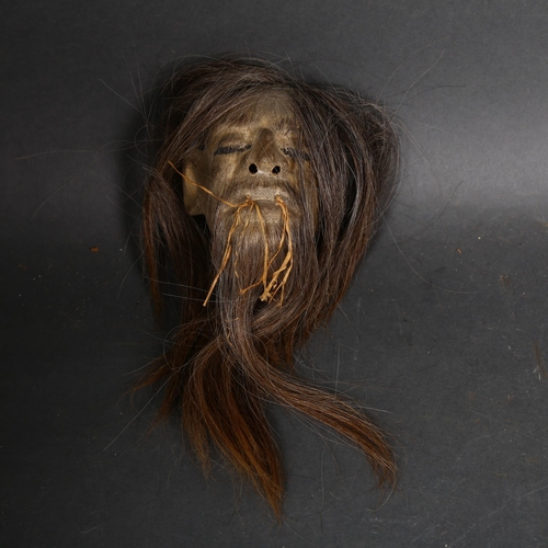 131 - A Shrunken Head (Tsam tsa) sculpture, originally used for trading and human rituals, height 10cm