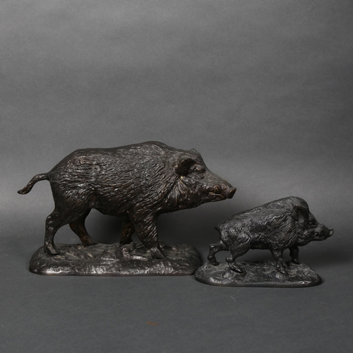 153 - A large cast bronze sculpture of a wild boar, length 31cm, marked to the underside 