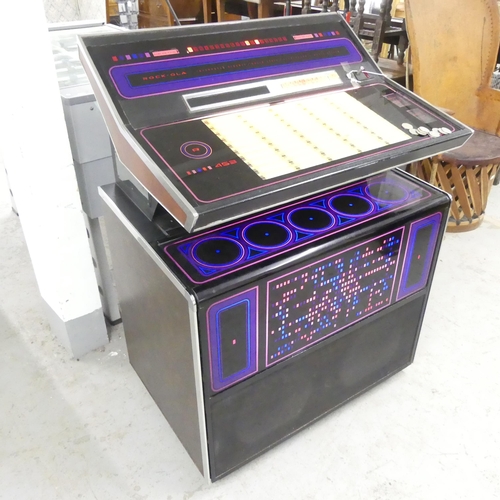 2713 - A Rock-Ola R453 Jukebox with vinyl records, circa 1970s. Working order.