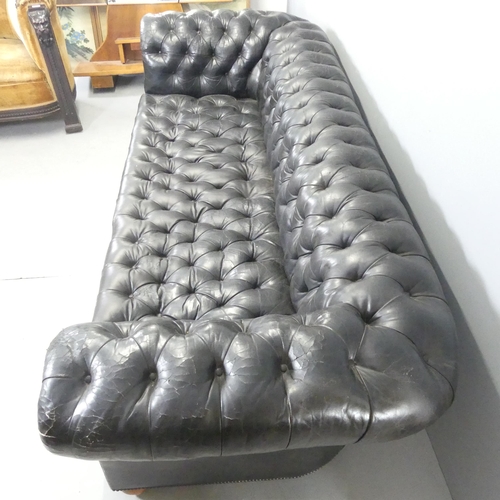 2712 - An vintage black leather Chesterfield style sofa. Overall 230x75x95cm, seat 163x42x60cm.