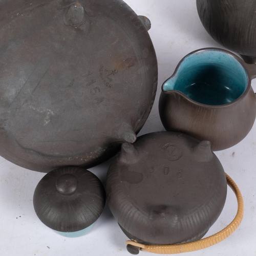 192 - A mid-century Danish Hegnetslund Lervarefabrik 4-piece Studio pottery tea service, with bulbous onio... 