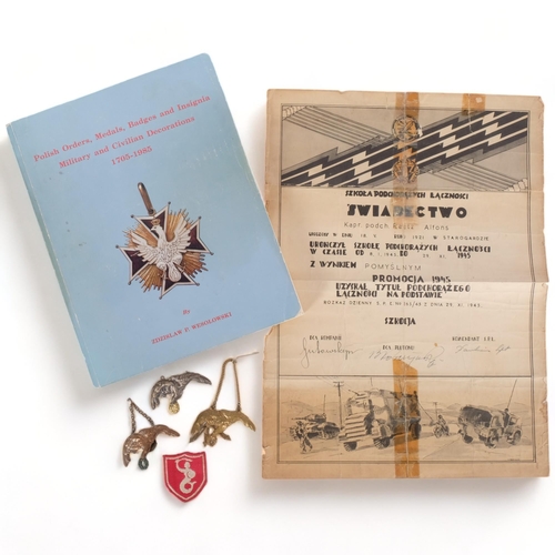 378 - Polish orders, medals, badges and military insignia decorations 1705 - 1985, paperbound magazine by ... 