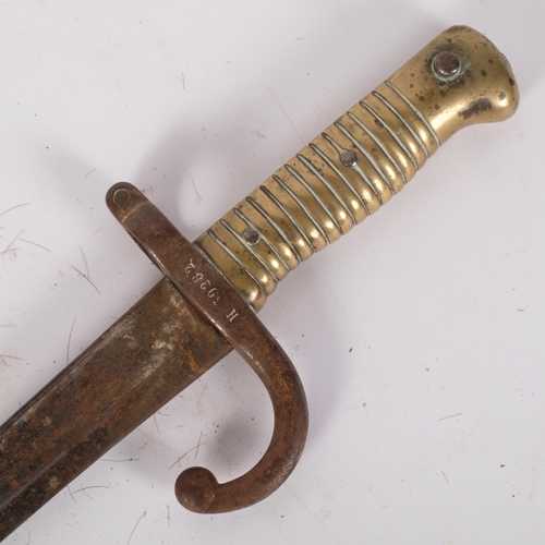 86 - A French 1866 chassepot rifle sword bayonet, serial no. H59282, overall length 68.5cm