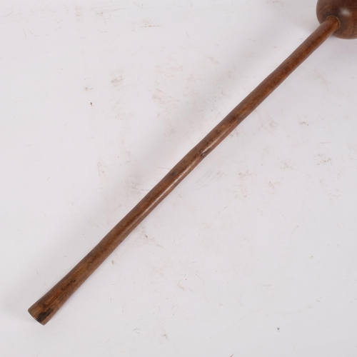 92 - An African Zulu turned wood knobkerry, L64cm