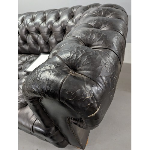 2712 - An vintage black leather Chesterfield style sofa. Overall 230x75x95cm, seat 163x42x60cm.