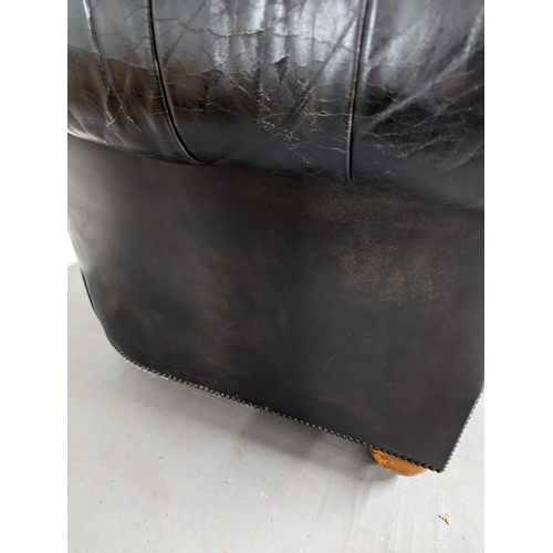 2712 - An vintage black leather Chesterfield style sofa. Overall 230x75x95cm, seat 163x42x60cm.