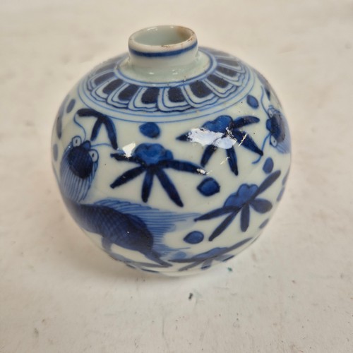 169 - A selection of modern blue and white Chinese ceramic items, including a hexagonal reticulated vase, ... 