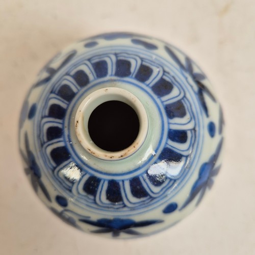 169 - A selection of modern blue and white Chinese ceramic items, including a hexagonal reticulated vase, ... 