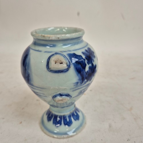 169 - A selection of modern blue and white Chinese ceramic items, including a hexagonal reticulated vase, ... 