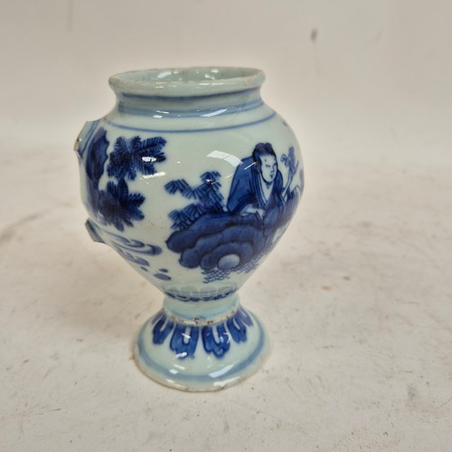 169 - A selection of modern blue and white Chinese ceramic items, including a hexagonal reticulated vase, ... 