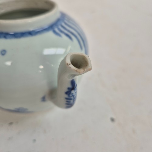 169 - A selection of modern blue and white Chinese ceramic items, including a hexagonal reticulated vase, ... 