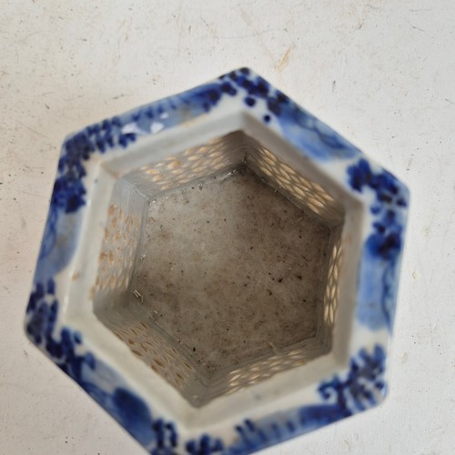 169 - A selection of modern blue and white Chinese ceramic items, including a hexagonal reticulated vase, ... 