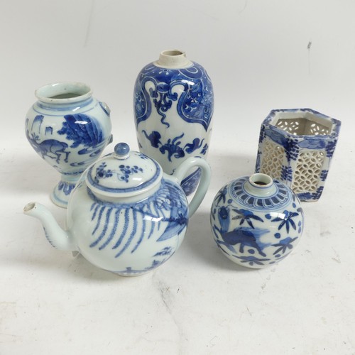 169 - A selection of modern blue and white Chinese ceramic items, including a hexagonal reticulated vase, ... 